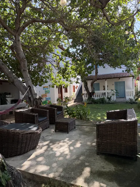 Área de estar no jardim — Barra Beach House, Fortim