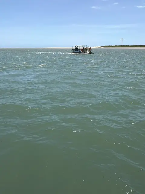 Barco no Rio Jaguaribe, na Barra do Fortim
